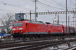 Doppeltraktion, mit den DB Loks 185 127-8 und 185 120-3 durchfährt den Bahnhof Pratteln.