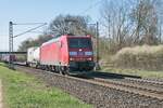 185 073-4 ist bei Kerzel mit einem gemischten Güterzug in Richtung Fulda unterwegs,27.04.2021.
