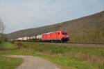 DB Cargo Bombardier Traxx 185 387-8 mit Containerzug in Wernfeld (Bayern) am 01.05.21