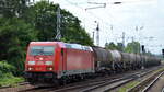 DB Cargo AG [D] mit  185 201-1  [NVR-Nummer: 91 80 6185 201-1 D-DB] und Kesselwagenzug Richtung Frankfurt/Oder am 15.07.21 Berlin Hirschgarten.