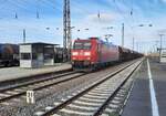 DB 185 182-3 mit einem Güterzug Richtung Naumburg (S), am 26.11.2021 in Großkorbetha.