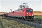 185 211-0 u. 185 284-7 sind mit einem Eaos Zug bei Retzbach unterwegs.