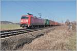 185 110-3 ist am 09.03.2022 bei Friedland mit einem Containerzug unterwegs.