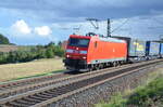 DB Cargo 185-187-2 beschleunigt mit ihrem KLV Güterzug in Richtung Ansbach. Auf den Wagen waren ausschließlich Auflieger der Spedition Walter. 09.09.2022 in Treuchtlingen