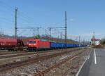 DB 185 338-1 mit PKP Cargo Eanoswagen Richtung Bebra, am 11.04.2022 in Gerstungen.