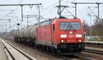 DB Cargo AG [D] mit  185 395-1  [NVR-Nummer: 91 80 6185 395-1 D-DB] und einigen Kesselwagen am 30.11.22 Durchfahrt Bahnhof Golm Richtung Rbf.