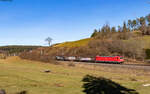 185 120-3 mit dem GAG 49061 (Offenburg Gbf - Buchs) bei Stockburg 20.2.23