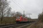 185 108-8 mit einem Güterzug auf der Hamm-Osterfelder Bahn auf Höhe des ehemaligen Anschlusses zum Industriegebiet Rünthe (12.03.2023) 