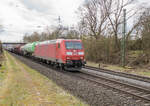 185 072-6 ist am 22.03.2023 bei Kerzell mit einem gemischten Güterzug zu sehen