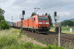 185 198-9 zu sehen mit einem Güterzug bei Reilos am 07.06.2023