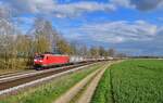 185 057 mit einem Güterzug am 17.04.2023 bei Langenisarhofen.