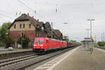 DB 185 276-3 + 185 316-7 mit Falns-Wagen Richtung Süden, am 20.05.2023 in Eichenberg.