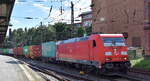 DB Cargo AG [D] mit ihrer  185 257-3  [NVR-Nummer: 91 80 6185 257-3 D-DB] und einem Containerzug Richtung Hamburger Hafen am 03.08.23 Höhe Bahnhof Hamburg-Harburg.