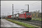 DB 185096 verläßt hier am 24.11.2023 um 11.41 Uhr mit einem gemischten Güterzug den Verschiebebahnhof Mannheim in Richtung Karlsruhe.