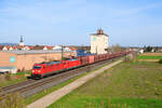 185 258 DB Cargo und 185 351 DB Cargo mit einem Erzzug bei Hirschaid Richtung Fürth, 24.04.2021