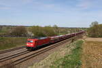 185 360 war bei Vierkirchen mit einem Autoleerzug am 6. April auf dem Weg nach München.