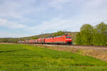 Eine Doppeltraktion Br 185 zieht einen Güterzug aus Mannheim durch Kollmarsreute Richtung Basel. 11.4.2024