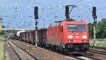 DB Cargo AG, Mainz mit ihrer  185 223-5  [NVR-Nummer: 91 80 6185 223-5 D-DB] und einem gemischten Güterzug Richtung Rbf. Seddin am 22.05.24 Höhe Bahnhof Schönefeld b. Berlin.