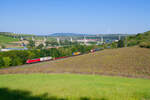 185 240 DB Cargo mit einem KLV-Zug bei Marktbreit Richtung Würzburg, 03.09.2021