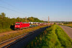 185 250 DB Cargo mit einem offenen Autotransportzug bei Winterhausen Richtung Würzburg, 03.09.2021