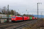 Nächster Halt: Heidelberg Hbf! 185 003 hatte dieses Jahr die Ehre den Coca Cola-Weihnachtszug zu ziehen. Am Zugschluss lief 185 163. Der Zug konnte von mir und einigen anderen Fotografen auf dem Weg nach Heidelberg in Mannheim-Friedrichsfeld Süd fotografiert werden. Gruß zurück in den Führerstand! (06.12.2025)