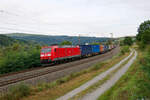 185 195 DB Cargo mit einem KLV-Zug bei Obersinn Richtung Gemünden, 22.09.2021