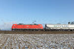 185 043 der DB Cargo am 30.12.25 in der Nähe Straubing beim Ort Amselfing.