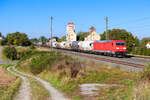 185 369 DB Cargo mit einem gemischten Güterzug bei Herrnberchtheim Richtung Ansbach, 09.10.2021