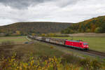 185 014 DB Cargo mit einem gemischten Güterzug bei Harrbach Richtung Würzburg, 23.10.2021