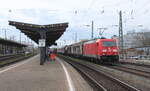 DB 185 286-2 mit einem gemischten Güterzug Richtung Abzweig Brücke, am 05.04.2024 in Magdeburg-Neustadt.