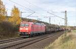 185 017-1 mit einem gemischten Güterzug bei Kerzell am 05.11.2025.