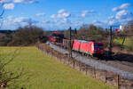185 301 DB Cargo mit einem gemischten Güterzug bei Postbauer-Heng Richtung Regensburg, 19.02.2022