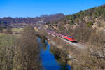 185 267 DB Cargo und eine weitere 185.2 mit einem vollen Kohlezug bei Dollnstein Richtung Ingolstadt, 22.03.2022
