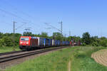 185 216-9 (DB Cargo) mit einem Sattelaufliegerzug in Elze, 28. Mai 2026