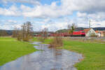 185 230 DB Cargo mit einem gemischten G�terzug bei Oberdachstetten Richtung Ansbach, 09.04.2022