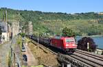 185 265-6 f�hrt mit einem Toyota Autozug durch Oberwesel in Richtung Bingen.

Oberwesel 20.06.2026