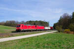 185 266 DB Cargo und 185 308 DB Cargo mit einem gemischten G�terzug bei Mimberg Richtung N�rnberg, 12.04.2022
