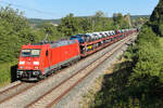 185 314 DB Cargo mit einem Autozug am 10.7.2026 bei Dollnstein. Hier konnte man erkennen das die Autos für den englischen Markt bestimmt sind. Die Lenkräder waren alle auf der rechten Seite angebracht.