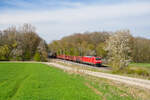 185 193 DB Cargo mit einem gemischten G�terzug bei Steinach b. Rothenburg Richtung Ansbach, 20.04.2022