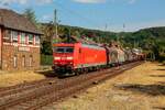 DB 185 009-8 mit G�terzug in Oberwinter, Juli 2026.
