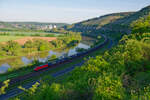185 018 DB Cargo mit einem LKW-Walter KLV-Zug bei Himmelstadt Richtung W�rzburg, 07.05.2022