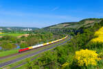 185 187 DB Cargo mit einem DHL Containerzug bei Himmelstadt Richtung W�rzburg, 07.05.2022