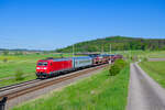 185 063 DB Cargo mit einem gemischten G�terzug bei Oberdachstetten Richtung Ansbach, 14.05.2022