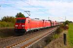 DB Cargo Bombardier Traxx 185 306-8 und 185 xxx-x mit Kohlewagen am 16.10.26 in Nieder-M�rlen 