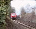 185 135 mit Container-Dg in Richtung Mainz an einem B in Eltville (Rheingau); 16. Mrz 2008