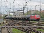 185 054 mit Gterzug am 15.4.2008 in Regensburg.