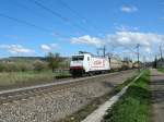 Hier zu sehen ein Br185 579-0 weiss von Crossrail mit einem gem.Gz aus Muttenz zur Weiterfahrt gen Norden. 18.4.2008 Eimeldingen