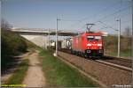 Die Straenbrcke bei Bornitz diente am 24.04.08 als Motiv fr 185 296 und ihrem Gterzug in Richtung Riesa.