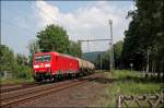 185 058 trgt den  DB-Keks  und schleppt einen Kesselzug bei Volmarstein Richtung Norden. (16.05.2008)
