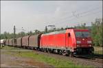  Nackt  fhrt die 185 317 (9180 6 185 317-5 D-DB) durch die Lande und wird im Abendlicht bei Oberwengern am 16.05.2008 auf den Chip gebannt.